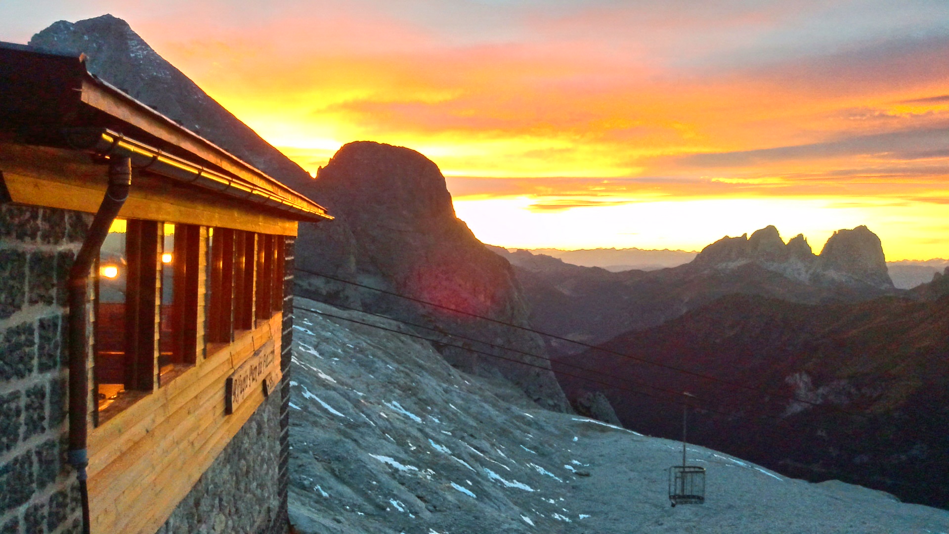 RIFUGIO MARMOLADA PIAN DEI FIACCONI