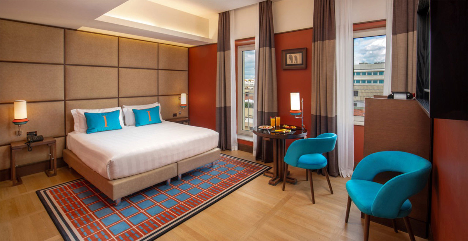 THE INDEPENDENT HOTEL