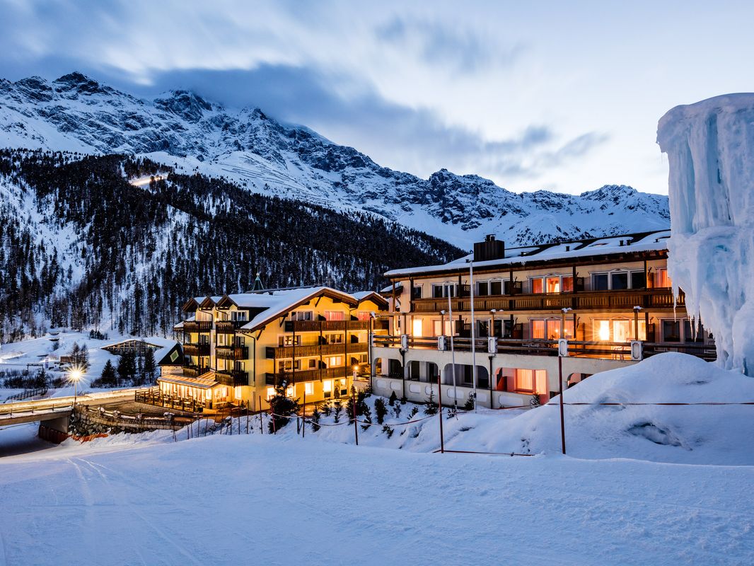 HOTEL PARADIES