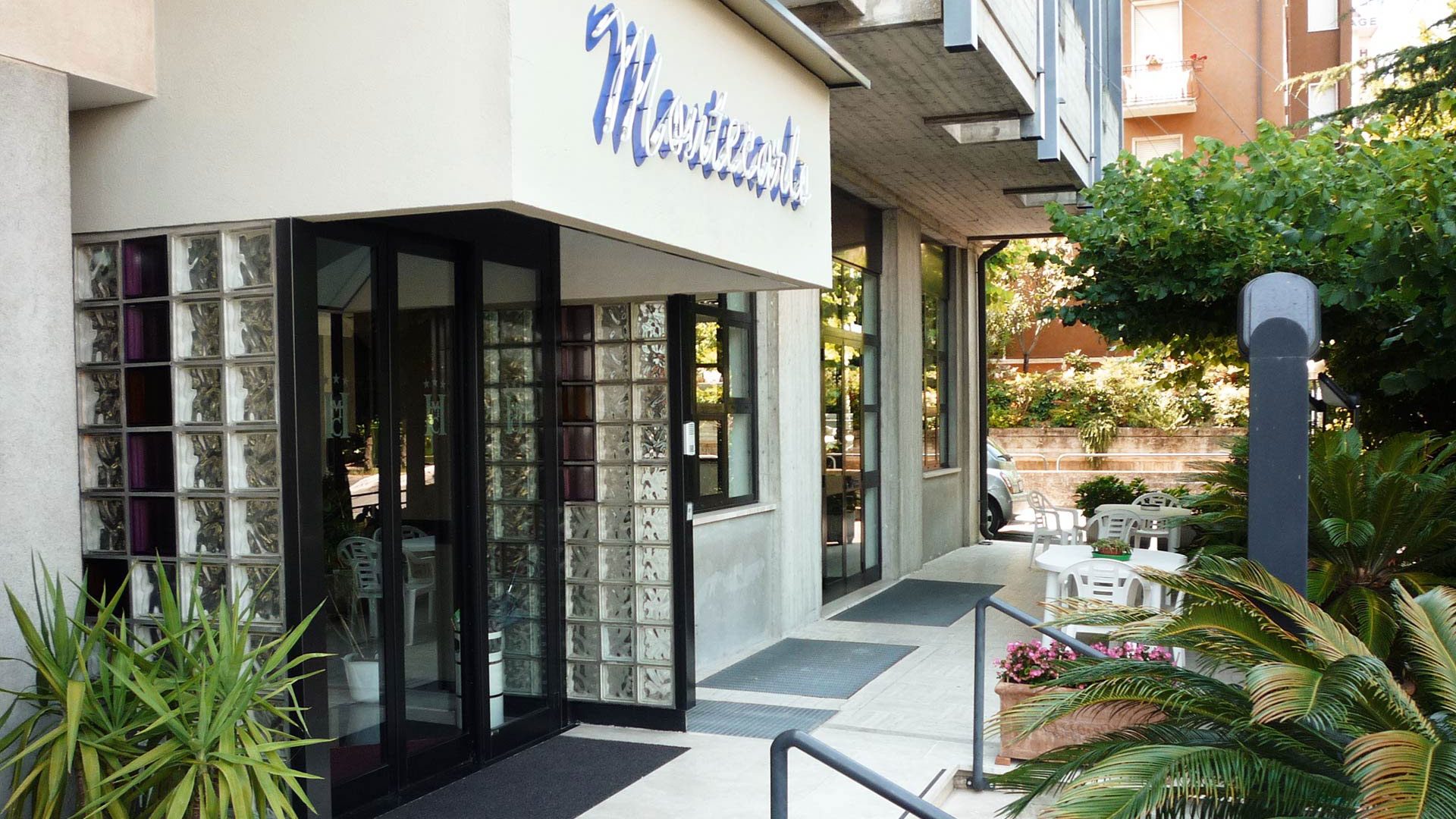 www.hotel-montecarlo.it